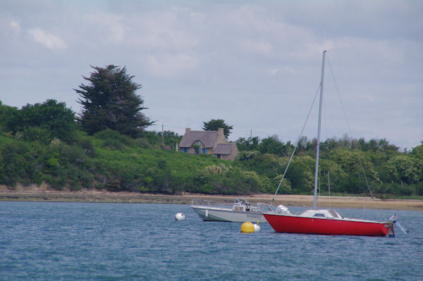 Une jolie maison sur la Pointe de Nioul de l_Ile aux Moines dans le Golfe du Morbihan