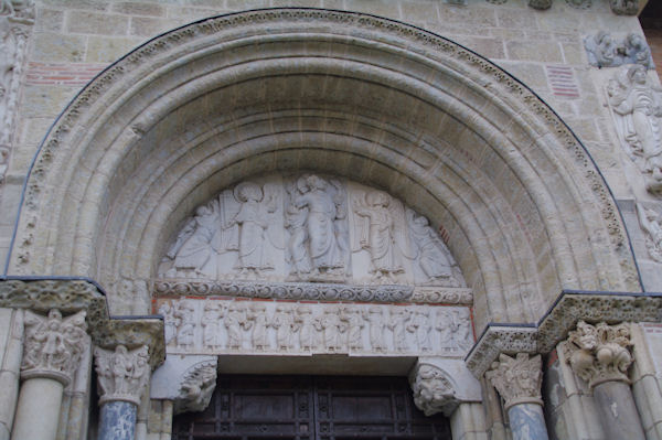 Le ponton de l_entre sud de la basilique St Sernin