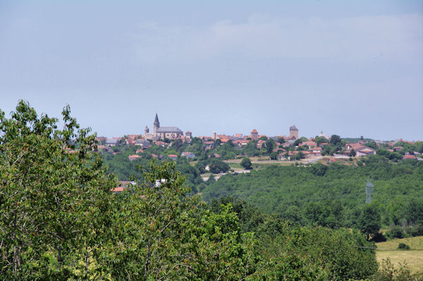 Villeneuve depuis La Draye