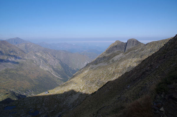 A droite le Cap de Pouech, la Valle du Ribrot, au fong  gauche, le Mail de Bulard