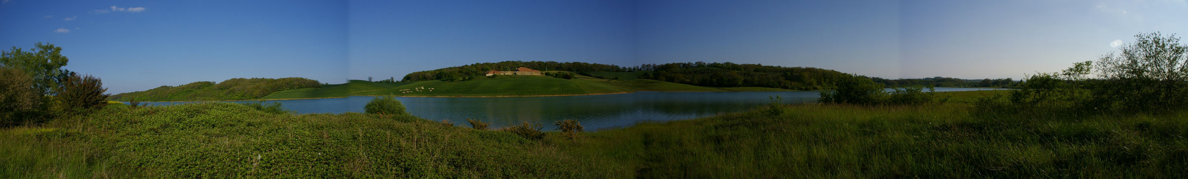 Panoramique du lac de la Gimone sous Escorsac