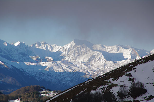 Le Col d_Aubisque, au dessus le Capran de Sesques