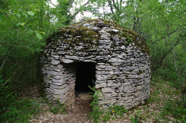 Une gariotte prs du dolmen de la Bertrandoune